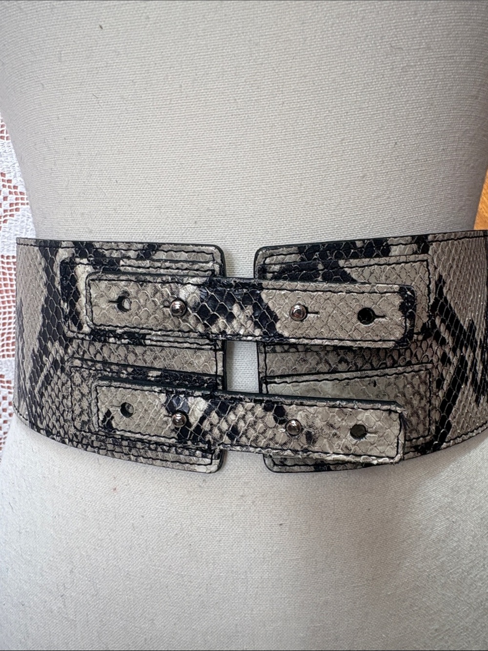 Club Monaco Kara wide waist belt in black/white python print genuine leather Sm - Picture 2 of 9